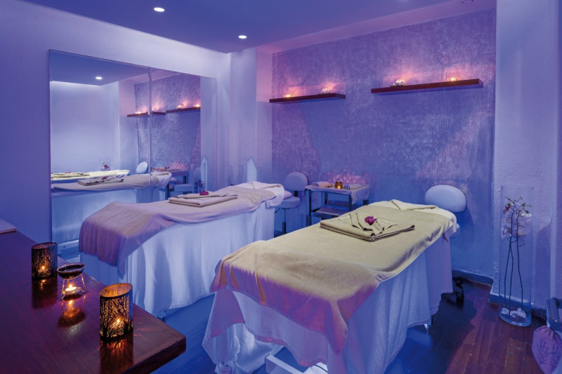 Coral Beach Hotel & Resort ●●●●●