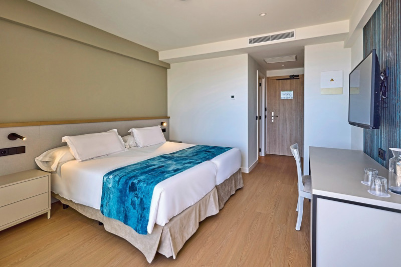 Universal Hotel RomÃ¡ntica ●●●●