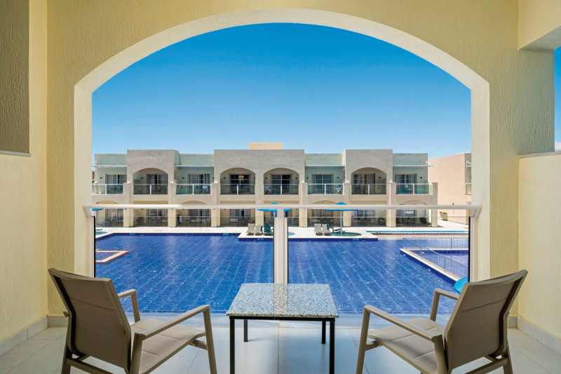 Beispiel Balkon Familienzimmer Poolblick mit Verbindungst&uuml;r