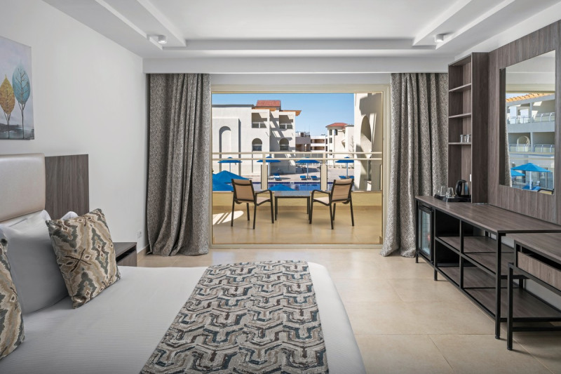 Wohnbeispiel Doppelzimmer Deluxe Poolblick