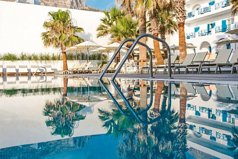 Kamari Beach Hotel ●●