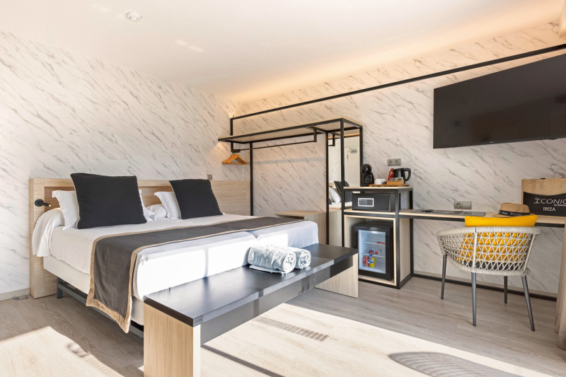 Wohnbeispiel Doppelzimmer Iconic Poolblick