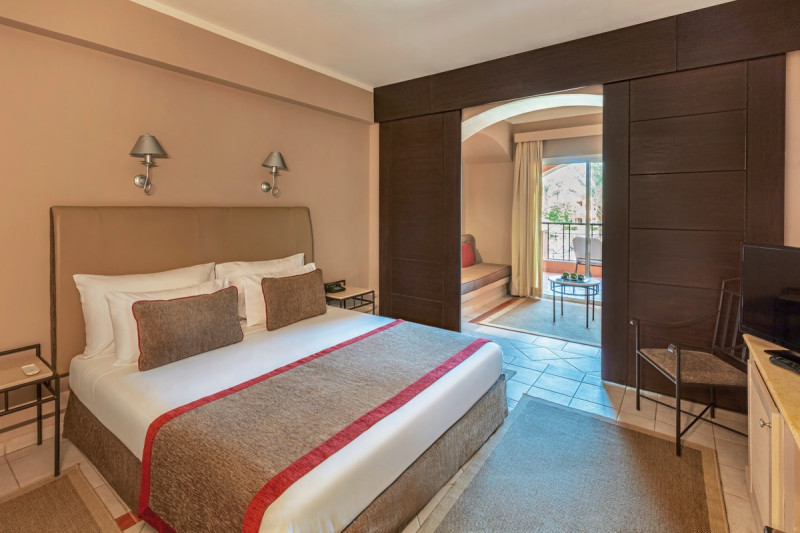 Wohnbeispiel Familienzimmer Deluxe Poolblick