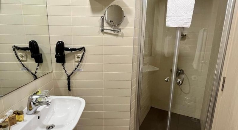 Golden Lotus ●●●●