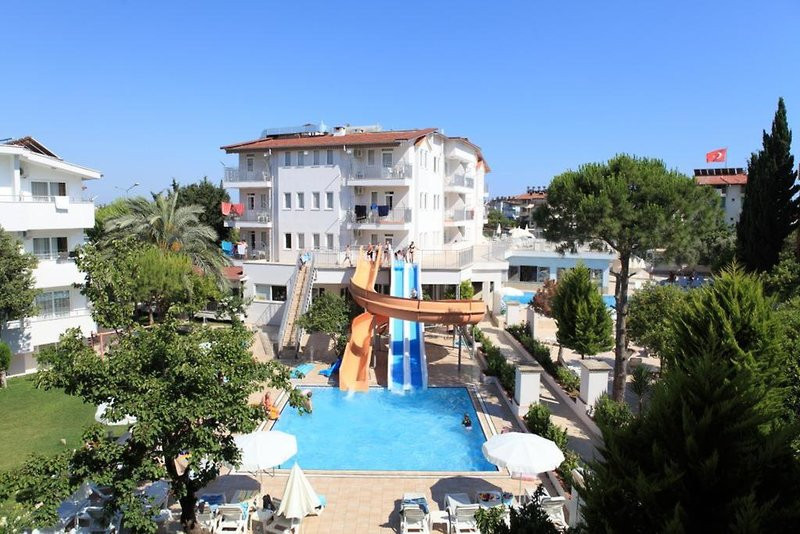 Catty Cats Garden Hotel ●●●