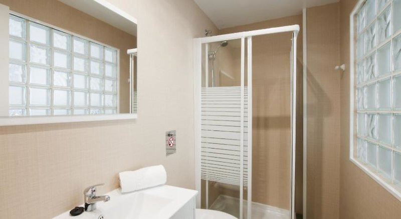 Apartamentos Adjovimar ●●○