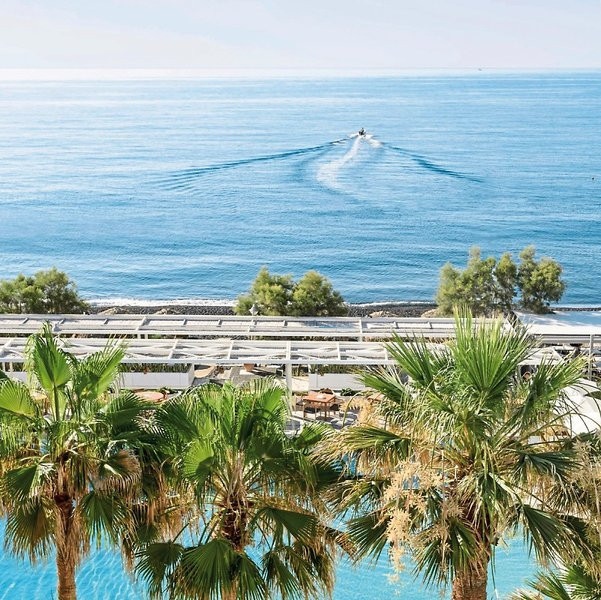 Kamari Beach Hotel ●●
