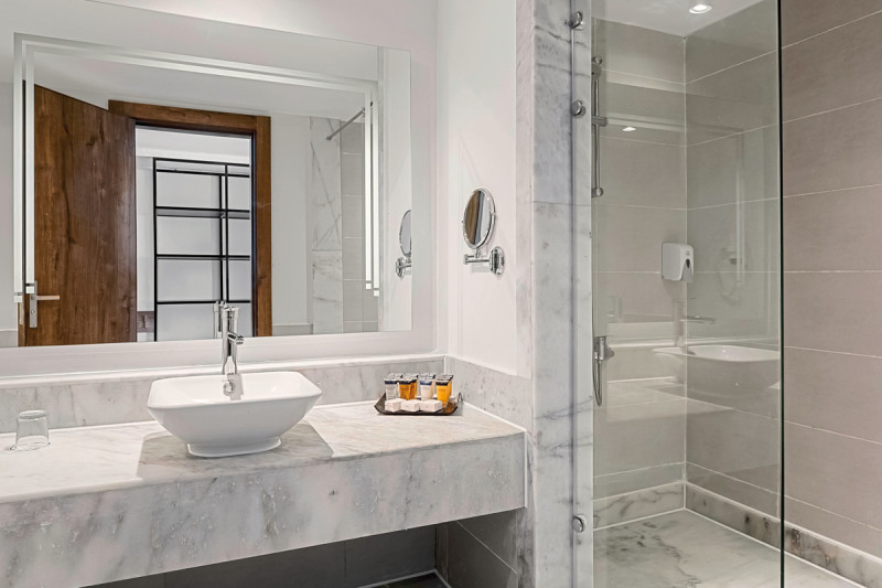 Beispiel Bad Suite Deluxe Poolblick