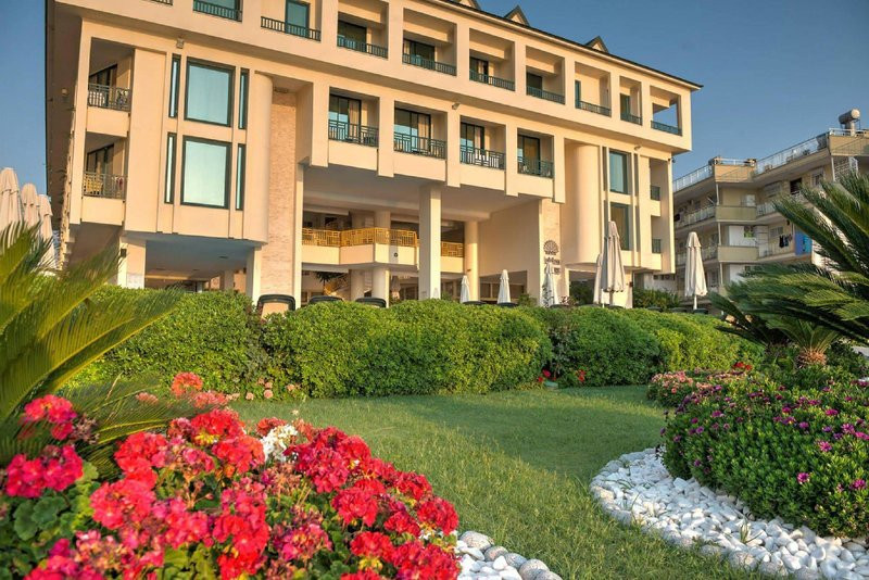 Golden Lotus ●●●●