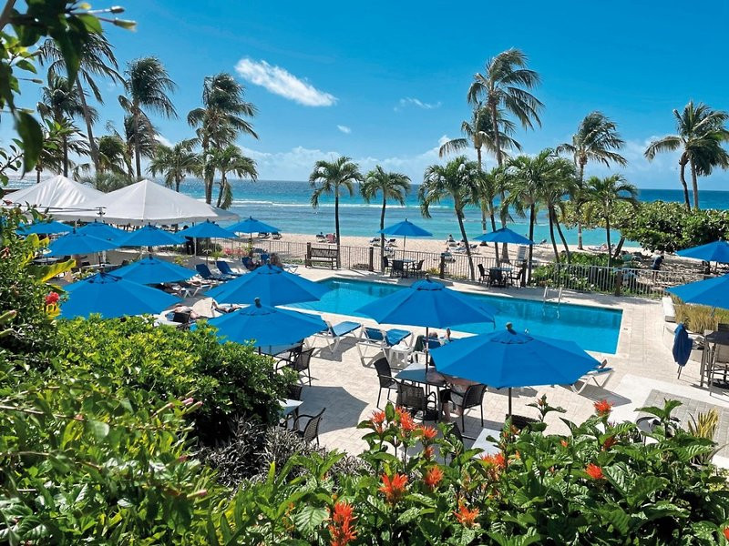 Coconut Court Beach Hotel ●●●