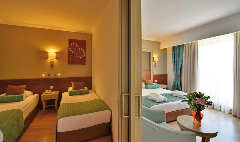 Wohnbeispiel Familienzimmer Poolblick