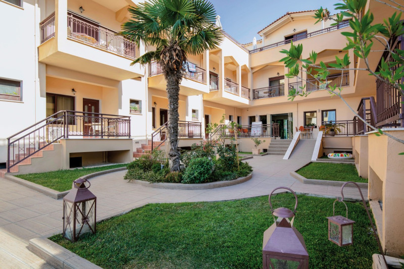 Mediterranean Beach Hotel ●●●