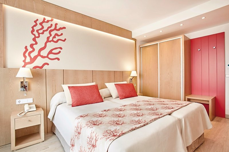 Universal Hotel Perla ●●●●