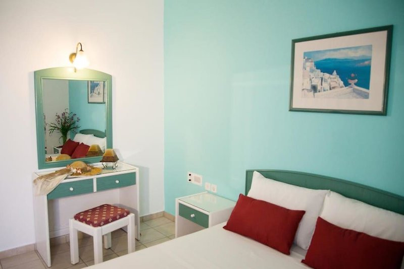 Theoni Apartments ●●