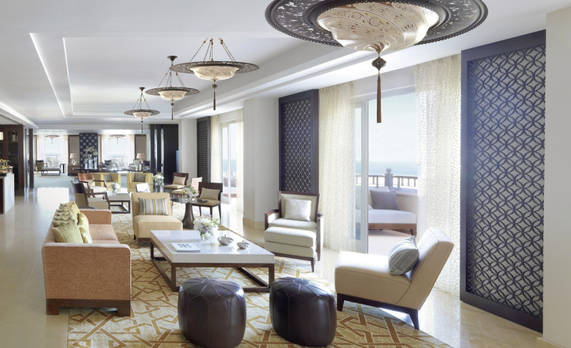"Club Lounge"