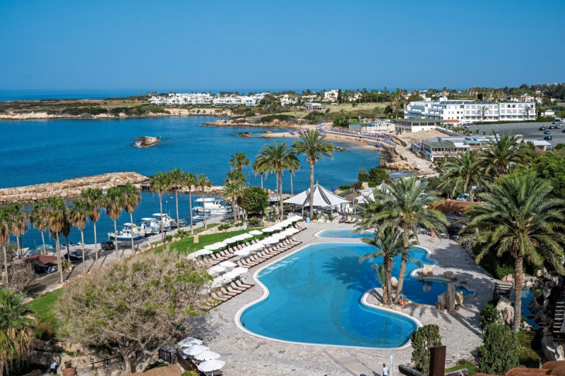 Coral Beach Hotel & Resort ●●●●●