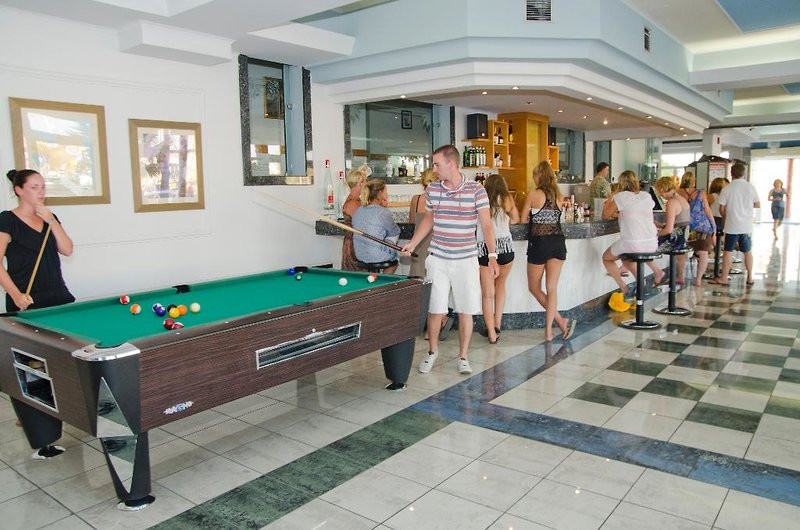 Kosta Palace ●●●○