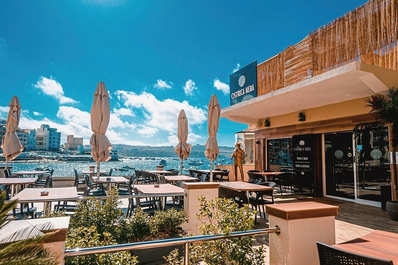 Gillieru Harbour Hotel ●●●