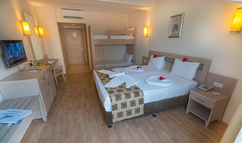 Side Breeze Hotel ●●●●●