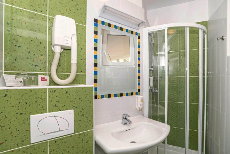 Badbeispiel Doppelzimmer Nebengeb&auml;ude