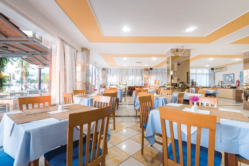 Kosta Palace ●●●○