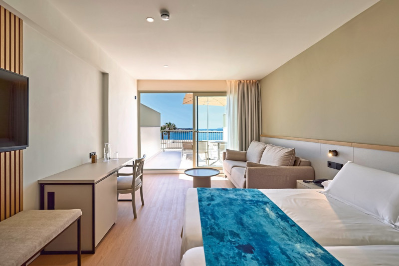 Universal Hotel RomÃ¡ntica ●●●●