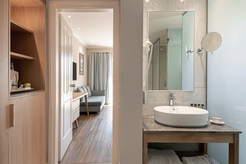 Pilot Beach Resort ●●●●●