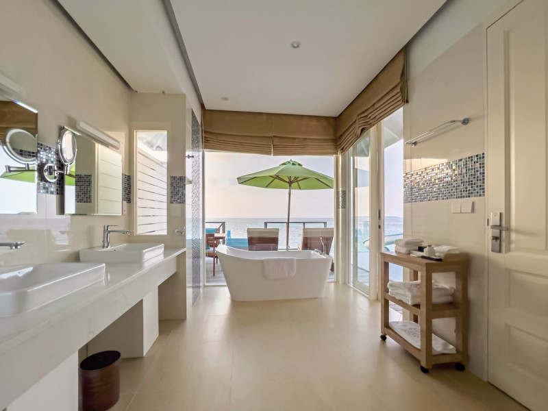 Beispiel Bad Ocean Villa with Pool & Slide