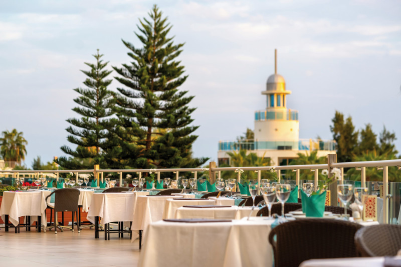 Commodore Elite Suites & Spa