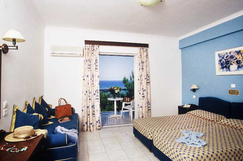 Alexandra Beach Hotel ●●●●