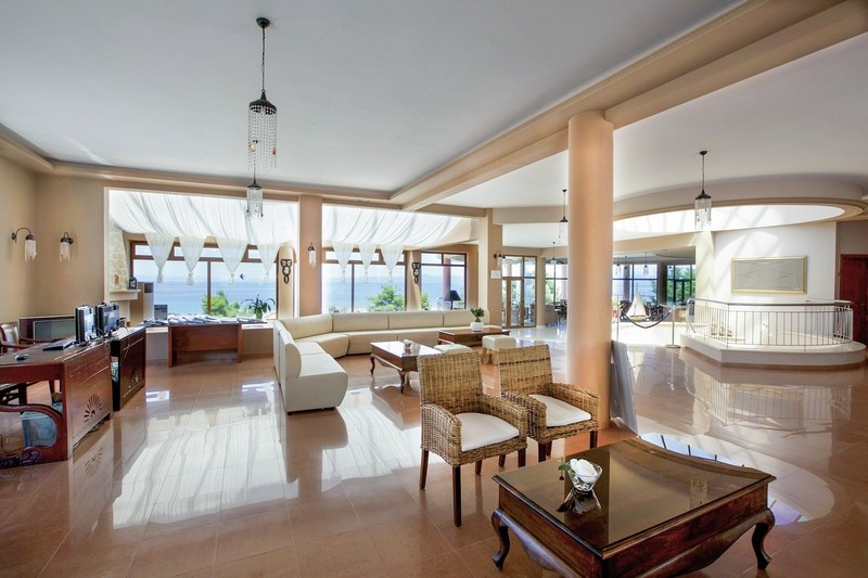 Alia Palace ●●●●○