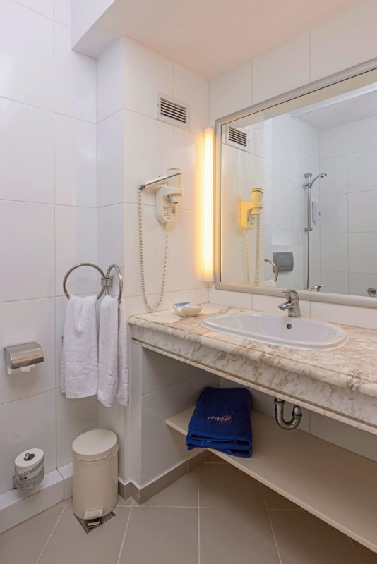 Anissa Beach ●●●●