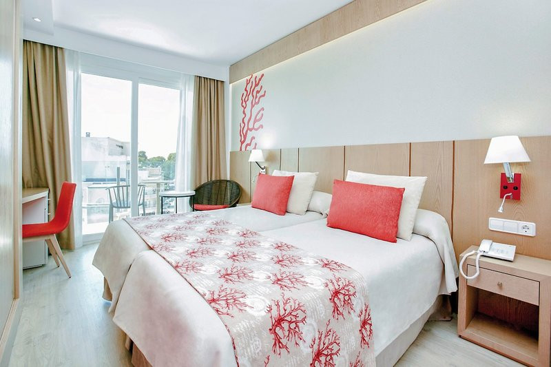 Universal Hotel Perla ●●●●