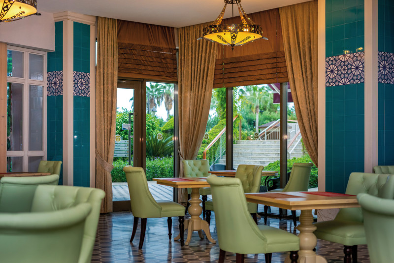 Commodore Elite Suites & Spa