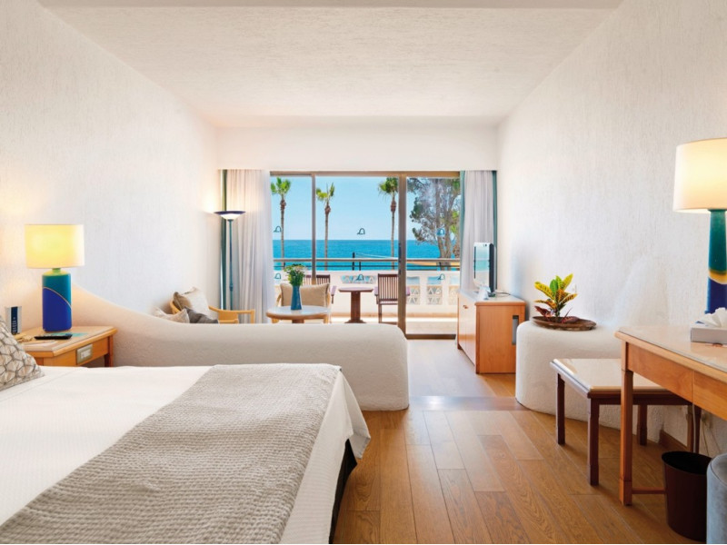 Coral Beach Hotel & Resort ●●●●●