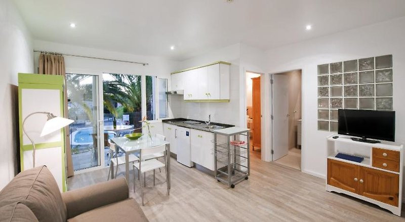 Apartamentos Adjovimar ●●○