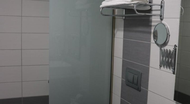 Royal Bay ●●●●