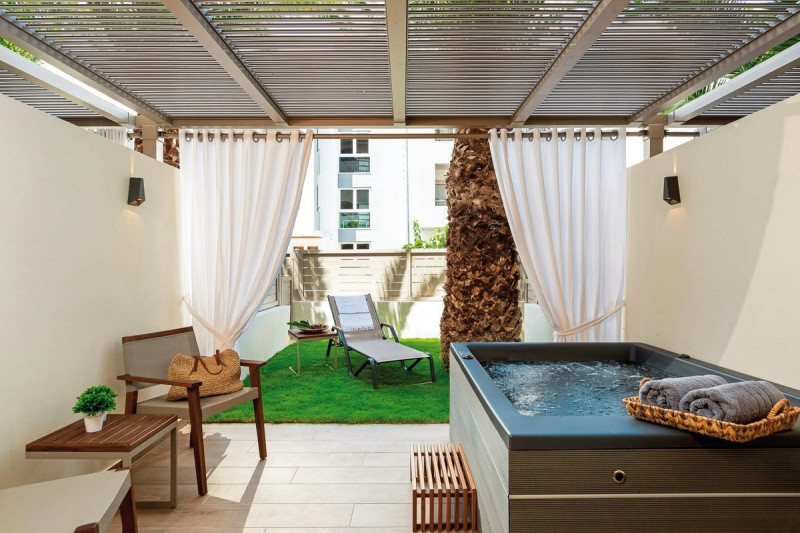 Theartemis Palace ●●●●○