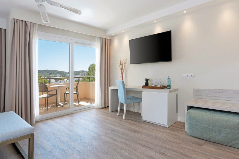 Wohnbeispiel Doppelzimmer Silver Premium Poolblick