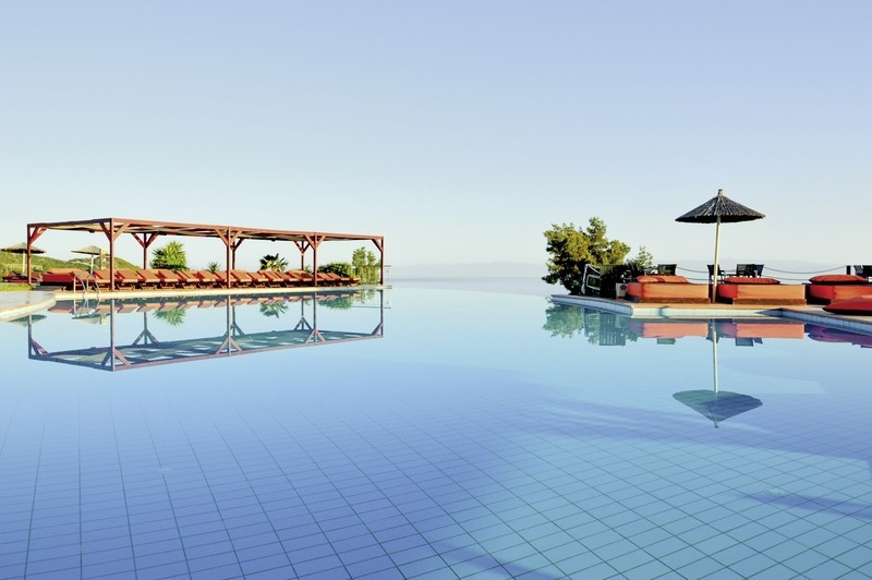 Alia Palace ●●●●○