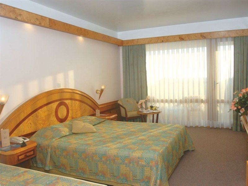 Rubi Hotel ●●●●●