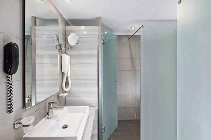 Badbeispiel Doppelzimmer Gartenblick