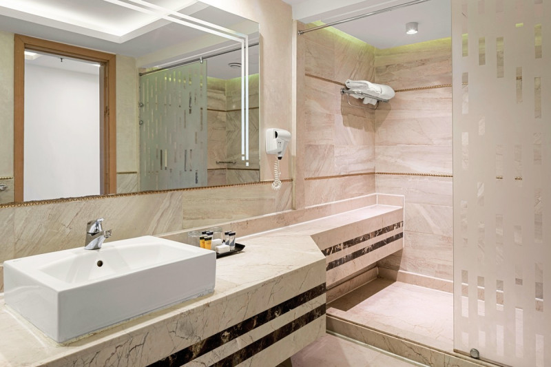 Beispiel Bad Doppelzimmer Superior Poolblick