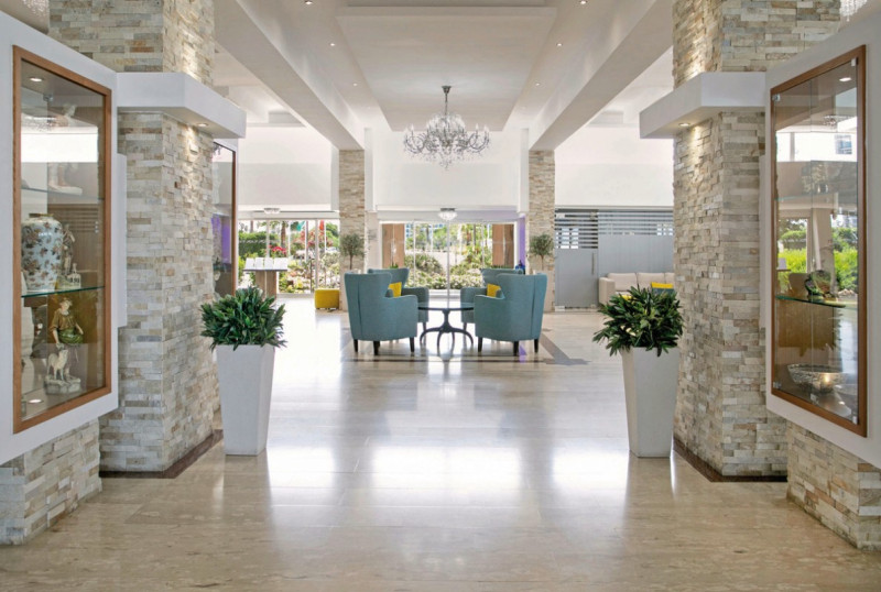 Asterias Beach ●●●●○