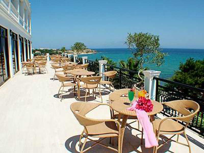 Alexandra Beach Hotel ●●●●