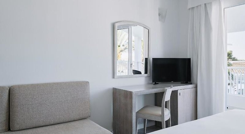 Prinsotel La Caleta (Hotel) ●●●●○