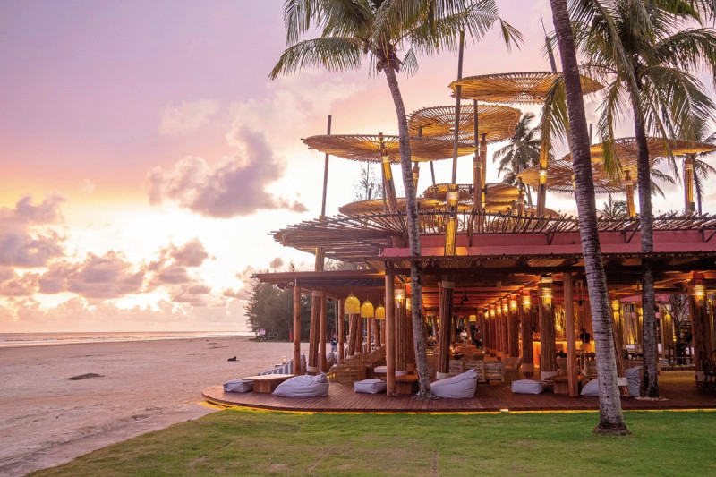Apsara Beachfront Resort & Villa