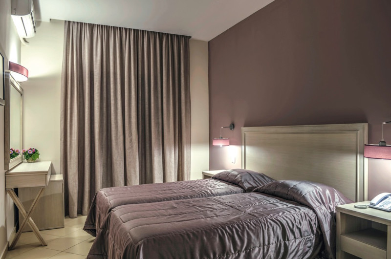 Delfinia ●●●●