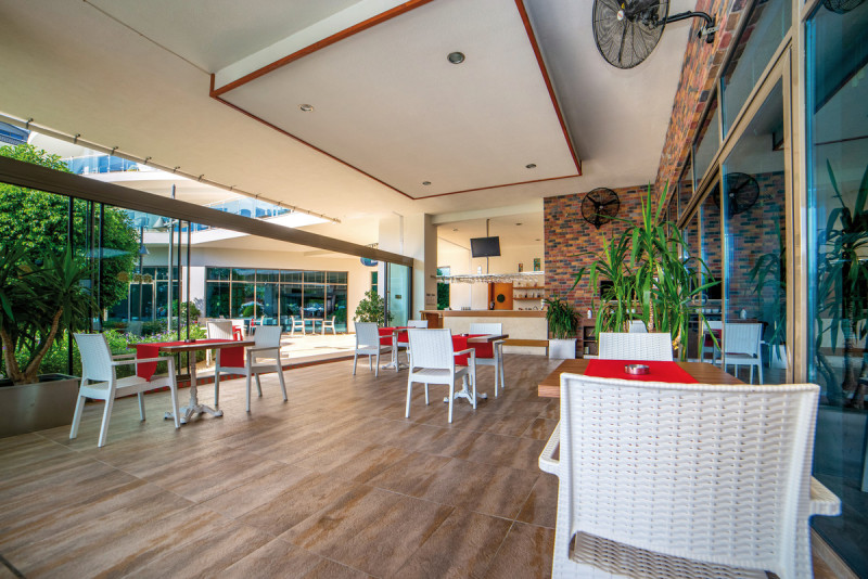 Commodore Elite Suites & Spa