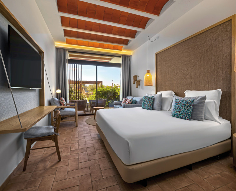 Wohnbeispiel Doppelzimmer Deluxe Poolblick